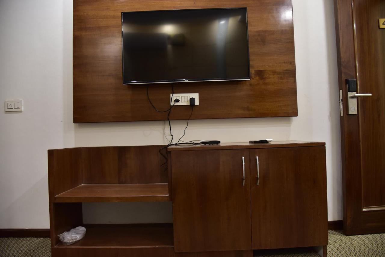 Отель Inter Urban Rohtak Экстерьер фото